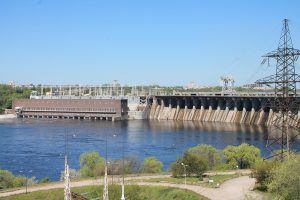 Como é feita a distribuição de energia elétrica